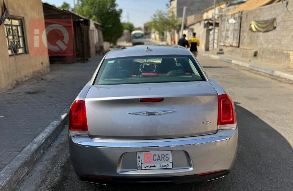 کرایسلەر 300